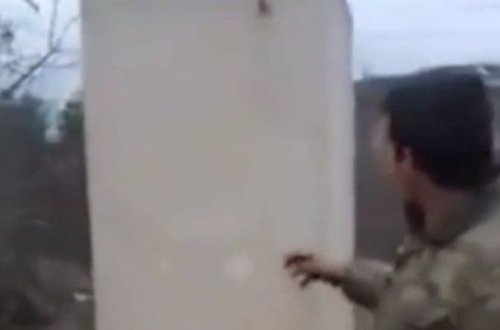 Hərbçilərimiz Şuşada iki ədibimizin məzarını tapdılar - VİDEO