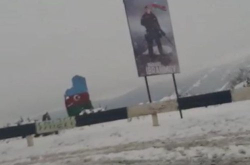 Düşmənin sipər kimi istifadə etdiyi daşın yanında Mübariz İbrahimovun şəkli ucaldıldı - FOTO