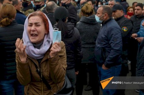 Arutunyan itkin hərbçilərin qohumlarını sakitləşdirdi