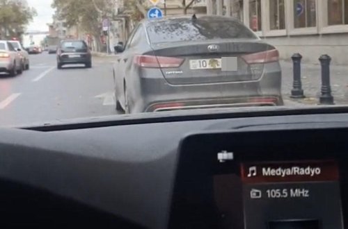 Bakıda sürücüdən qəribə addım - Cərimələnməsin deyə... - FOTO
