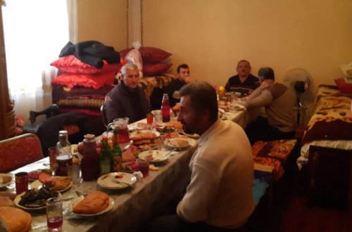 Yataq otağında TOY MƏCLİSİ: Polis müdaxilə etdi - VİDEO