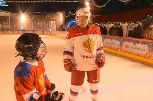 Putin 9 yaşlı leykoz xəstəsiylə xizəkdə sürüşdü - Video