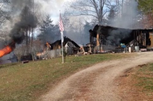 Семилетний мальчик спас двухлетнюю сестру из полыхающего дома