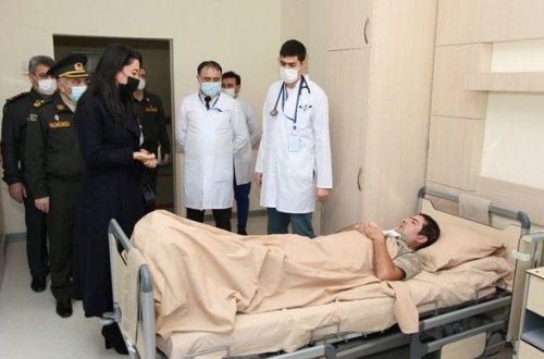 Омбудсмен навестила военнослужащих, получивших ранения в Отечественной войне