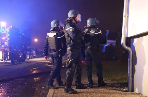 Fransada silahlı hücum - 3 polis öldü, 1-i yaralandı