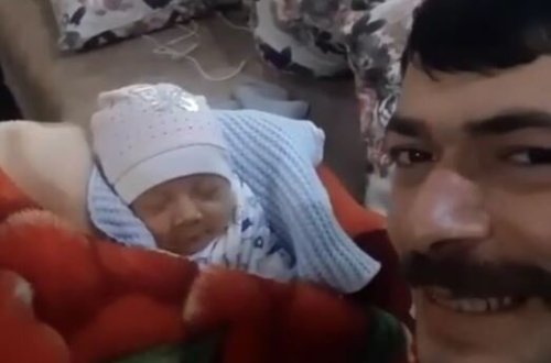 Yeni doğulan körpəsini İLK DƏFƏ görən hərbçinin REAKSİYASI- VİDEO