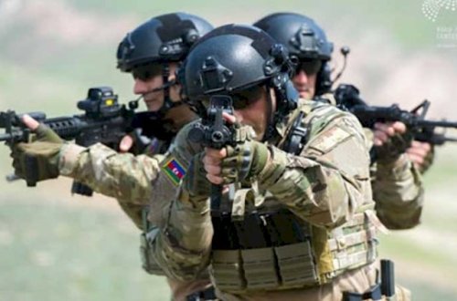 Hərbçilərimiz evə girəndə gizlənmiş ermənilərlə üz-üzə gəldilər - VİDEO