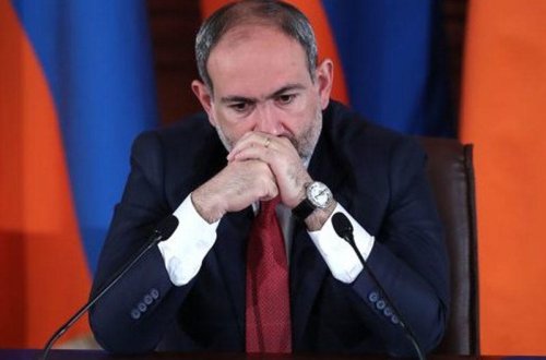 Paşinyanın qapısına qum tökdülər - VİDEO