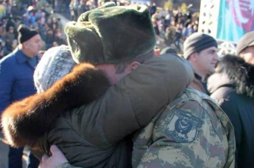 Hərbçilər yaş həddi nəzərə alınmaqla tərxis olunacaq, əsgər və çavuşlara 360 manat veriləcək