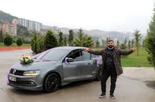 Türkiyədə boşanmaq üçün məhkəməyə gələn şəxsdən maraqlı addım - VİDEO