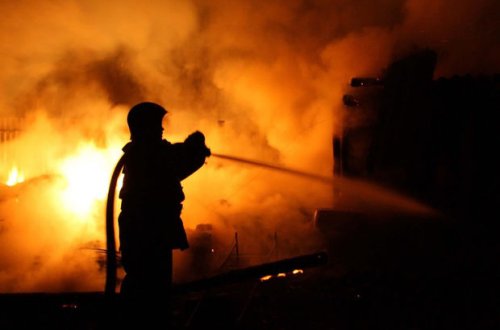 SON DƏQİQƏ: Bakıda mebel sexi yandı