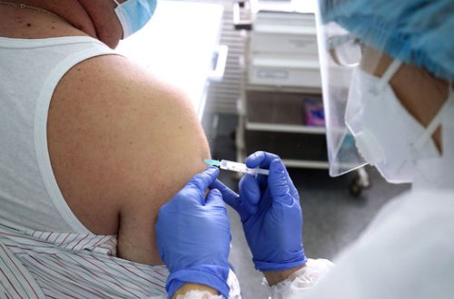 Ученый оценила эффективность вакцин против новых штаммов COVID-19