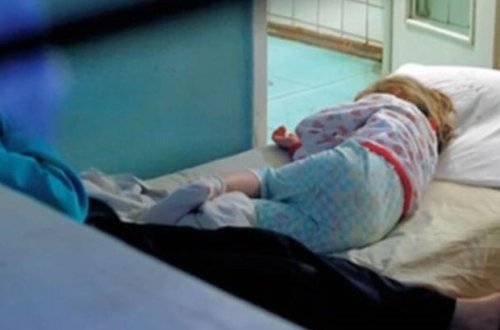 Bağçada kütləvi zəhərlənən uşaqların xəstəxanadan görüntüləri yayılıb - VİDEO