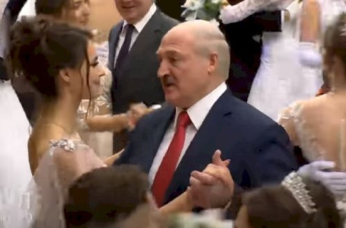 Lukaşenkonun gənc xanımla səmimi rəqsi - Video