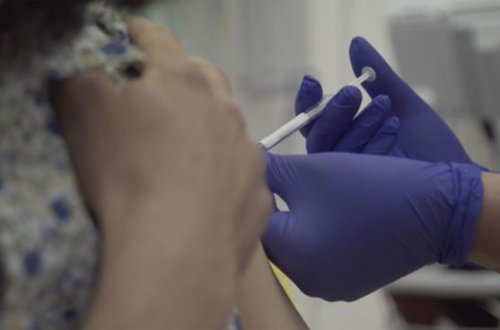 Böyük Britaniya bütün ölkə əhalisinə çatacaq qədər COVID-19 əleyhinə peyvənd sifariş edib