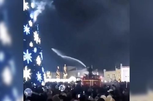 Dərbənddə qurulan nəhəng yolka alışıb yandı – ANBAAN VİDEO