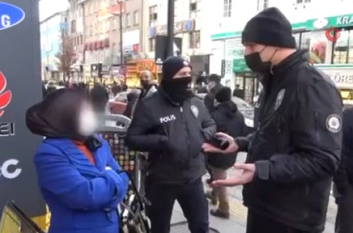 Türkiyədə Azərbaycan bayrağını təhqir edən qadın həbs edildi - VİDEO