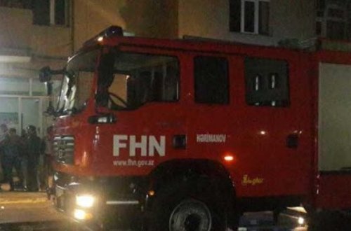 В Баку в жилом здании произошел пожар, жильцы эвакуированы