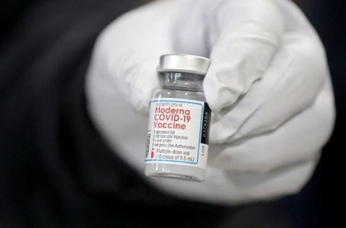 В США рассматривается вариант сокращения в два раза дозы вакцины Moderna от COVID-19