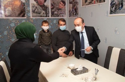 Daha üç şəhid ailəsinə təqaüd kartları təqdim edildi - FOTO