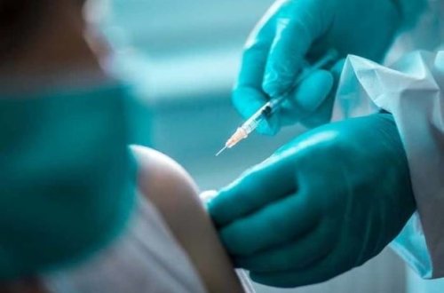 В Греции врач попал в реанимацию после прививки от COVID-19