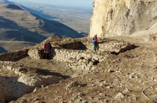 Beşbarmaq qalasının dörd qala bürcündən ikisi aşkarlandı - FOTO