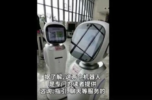 Çində robotlar arasında mübahisə düşdü - VİDEO