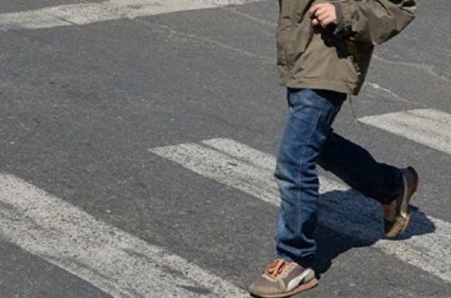 В Мингячевире автомобиль сбил ребенка