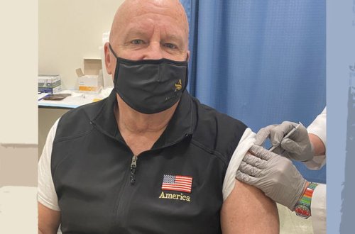 Amerikalı konqresmen “Pfizer” vaksini vurdurduqdan sonra koronavirusa yoluxub - FOTO