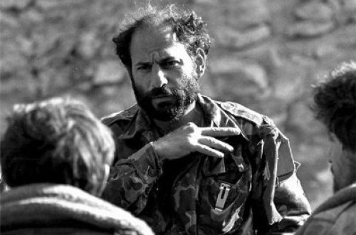 Azərbaycan hərbçiləri Qarabağda Monte Melkonyanın posterinə görün nə etdilər – VİDEO