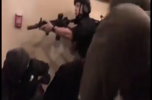 Четыре человека погибли в ходе протестов у здания Конгресса США - ОБНОВЛЕНО + ВИДЕО