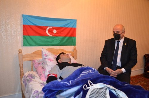 Mingəçevir icra başçısı yaralı qaziləri ziyarət edir, diqqətdə saxlayır - FOTOLAR