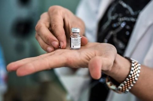 ABŞ-da “Pfizer” peyvəndi vurulan həkim öldü