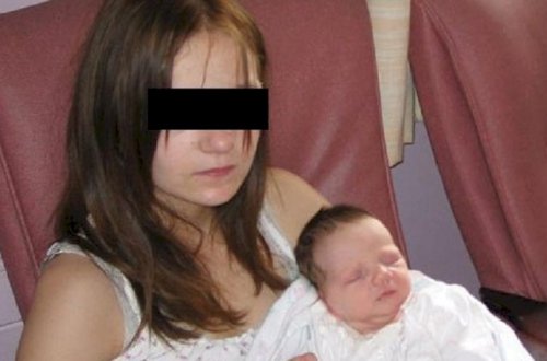 14 yaşlı qız ana oldu - Körpənin atasının 17 yaşı var