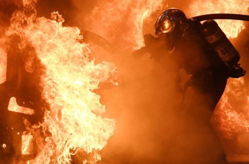 Hindistanda xəstəxanada yanğın: Azı 10 uşaq faciəvi şəkildə həlak oldu - VİDEO