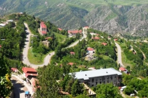 Laçının girişinə yeni lövhə vuruldu (FOTO)