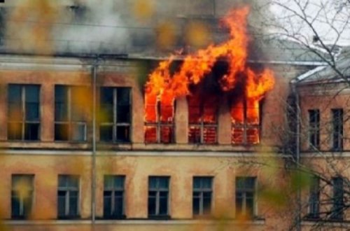 Bakıda orta məktəbdə yanğın olub