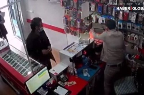 Mobil telefonun partlama anı - VİDEO