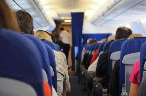 Pilot Tramp tərəfdarlarını təyyarədə təhdid etdi - VİDEO