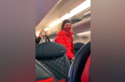 Пассажиров высадили с рейса в США из-за разговора в поддержку Трампа - ВИДЕО