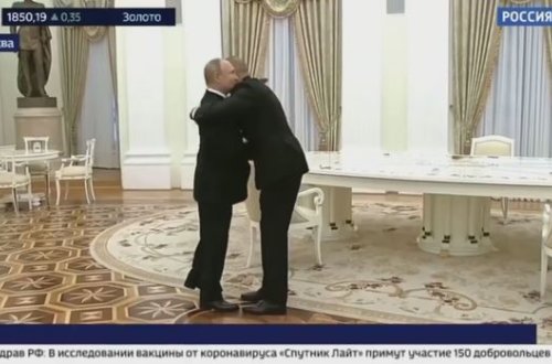Putin İlham Əliyevi səmimi qarşıladı - VİDEO