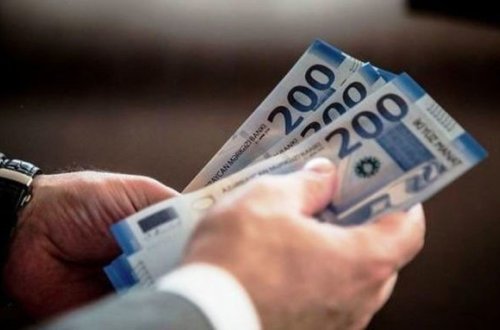 В Азербайджане выросла среднемесячная зарплата
