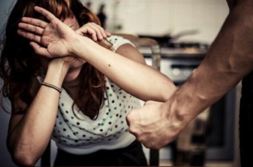 Yevlaxda DƏHŞƏTLİ CİNAYƏT: Həyat yoldaşının barmaqlarını KƏSDİ – ŞOK TƏFƏRRÜAT