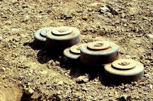 Tərtərdə yol çəkən buldozer minaya düşdü, sürücü yaralandı