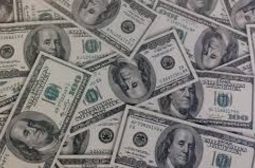 В Азербайджане вновь зафиксирован высокий спрос банков на доллары