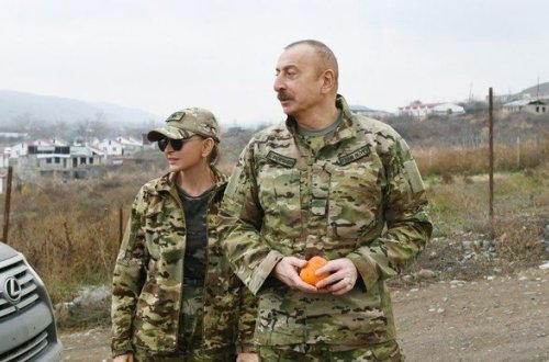 Ильхам Алиев и Мехрибан Алиева направляются в Шушу - ВИДЕО