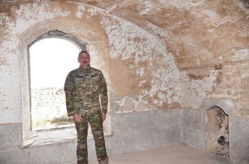 İlham Əliyev Aşağı Gövhər Ağa məscidində - VİDEO