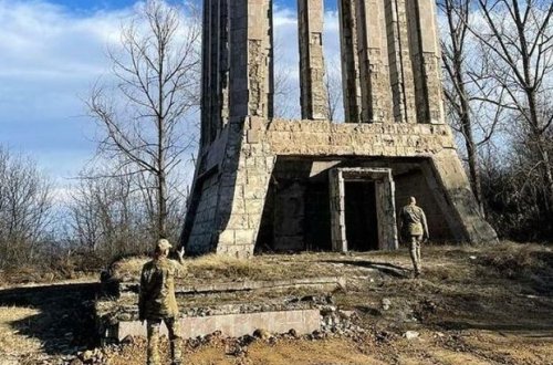 Ильхам Алиев и Мехрибан Алиева посетили в Шуше мавзолей Вагифа - ВИДЕО