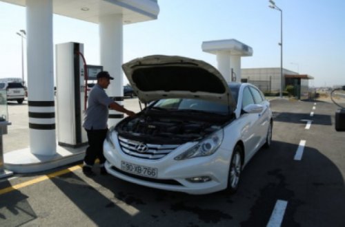 Sürücülər yanacağı dəyişir - Qiymətdə yarıbayarı fərq var - VİDEO