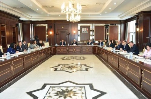 Депутаты Милли Меджлиса собираются на заседание